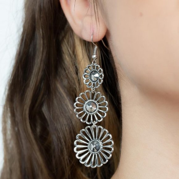 paparazzi Jewelry - Gazebo Garden - Silver Earrings